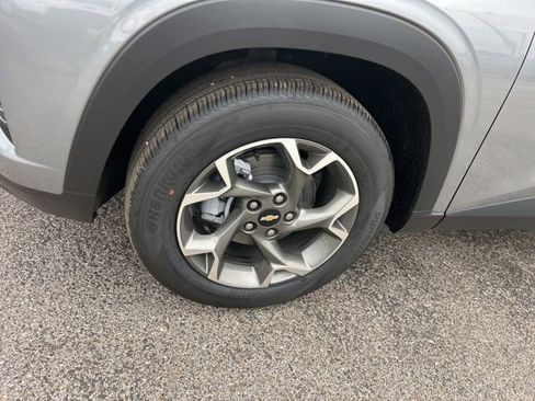 New 2026 Chevrolet Trax LT w/ Sunroof Package image 10