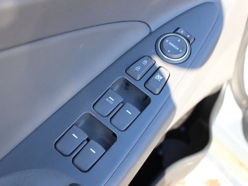 Used 2011 Hyundai Sonata Limited w/ Navigation Pkg 5 image 13