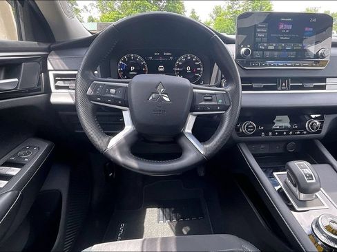 Used 2022 Mitsubishi Outlander SE AWD/4WD image 5