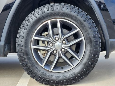 Used 2018 Jeep Grand Cherokee Limited w/ Luxury Group II image 11