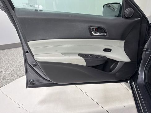 Used 2017 Acura ILX FWD image 11