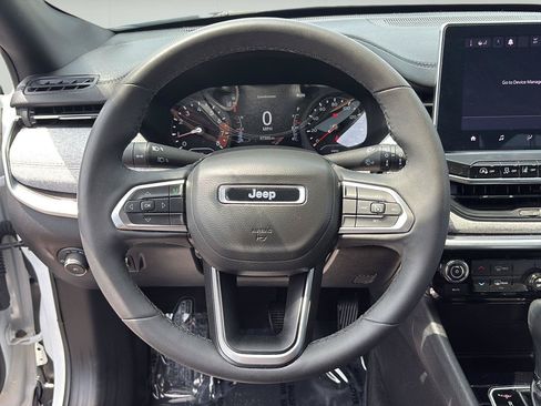 Used 2023 Jeep Compass Latitude AWD/4WD image 11