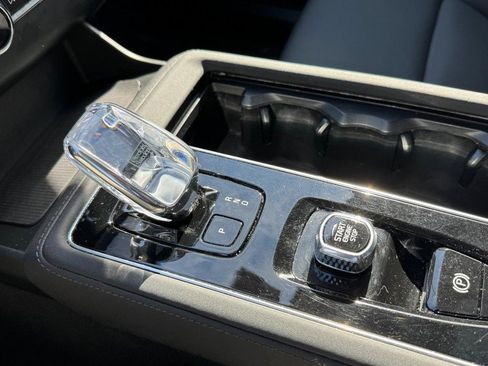 Certified 2025 Volvo XC90 B6 Plus image 21