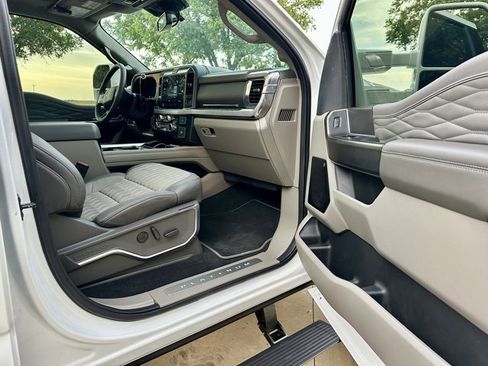 Used 2025 Ford F250 Platinum w/ Platinum Plus Package image 16