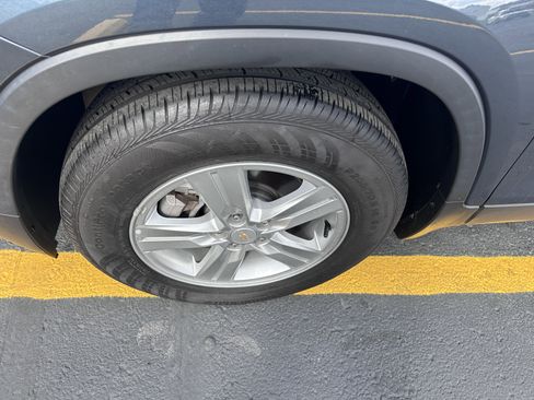 Used 2022 Chevrolet Trax LT w/ LT Convenience Package image 9