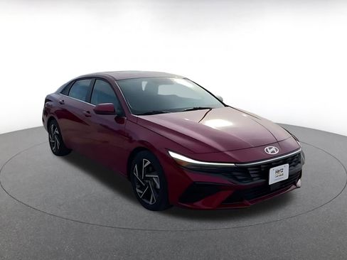 Used 2025 Hyundai Elantra SEL image 3