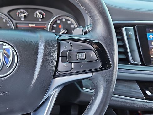 Used 2023 Buick Enclave Essence w/ Sport Touring Edition image 18