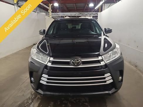 Used 2019 Toyota Highlander LE AWD/4WD image 7