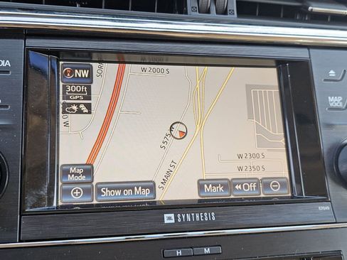 Used 2014 Toyota Avalon Limited w/ Technology Package FWD image 9
