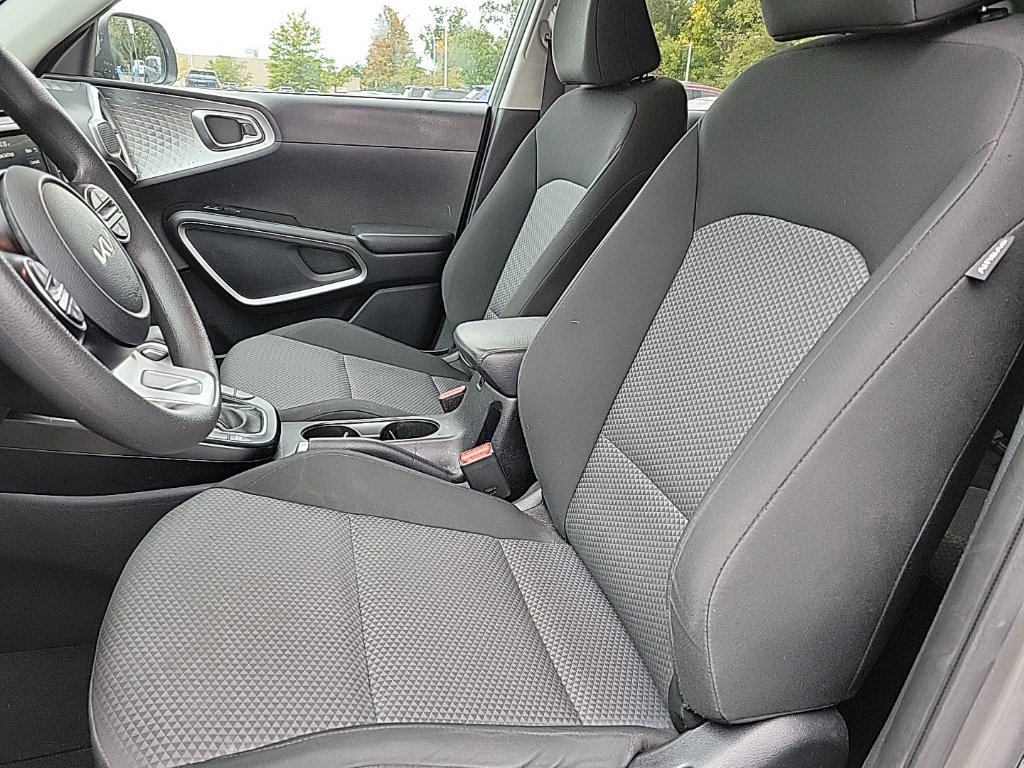 Used 2023 Kia Soul LX w/ LX Technology Package FWD image 7