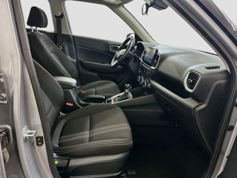 Used 2025 Hyundai Venue SEL FWD image 32