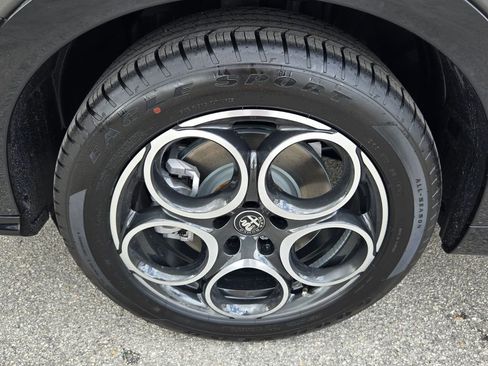 New 2026 Alfa Romeo Tonale Base w/ Black Premium Package image 5