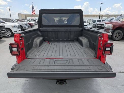 Certified 2020 Jeep Gladiator Rubicon AWD/4WD image 12