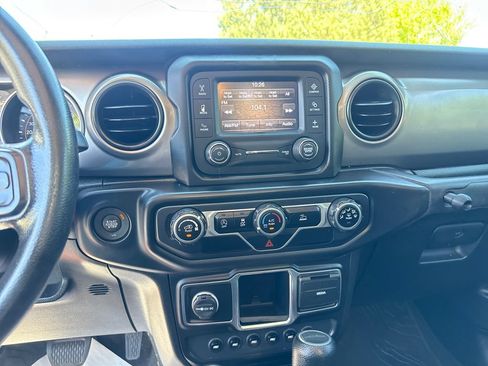 Used 2020 Jeep Gladiator Sport AWD/4WD image 17