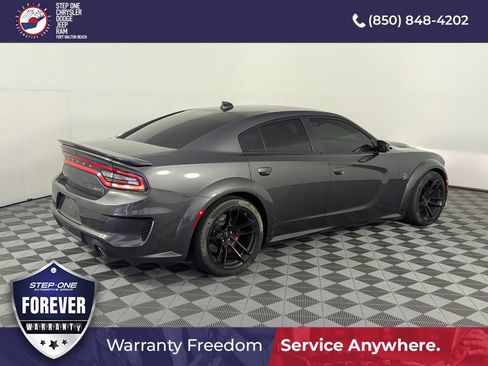 Used 2022 Dodge Charger SRT Hellcat w/ Harman/Kardon Audio Group RWD image 6