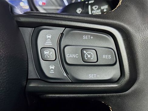Used 2024 Jeep Wrangler Unlimited w/ Convenience Group AWD/4WD image 32
