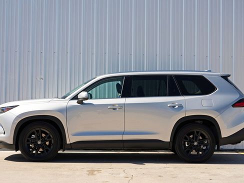 Used 2024 Toyota Grand Highlander Limited image 9