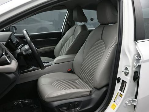 Used 2022 Toyota Camry SE image 10