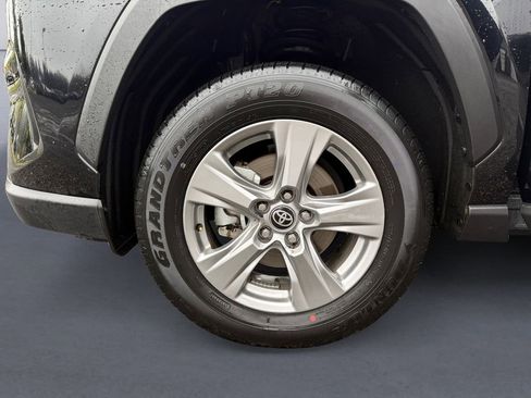 Used 2025 Toyota RAV4 XLE w/ Convenience Package image 9