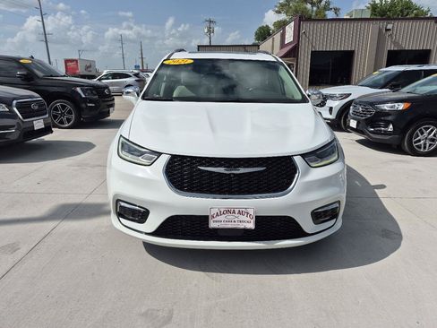 Used 2021 Chrysler Pacifica Limited w/ Premium & Safety Sphere Group AWD/4WD image 3