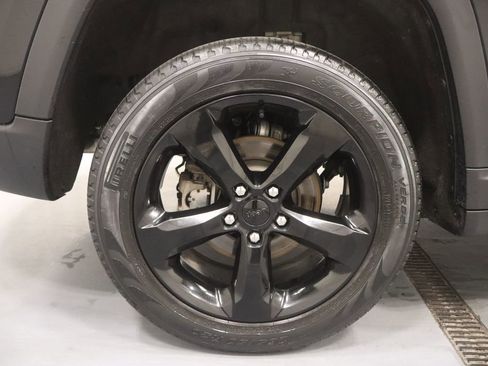 Used 2023 Jeep Grand Cherokee Limited w/ Black Appearance Package image 26