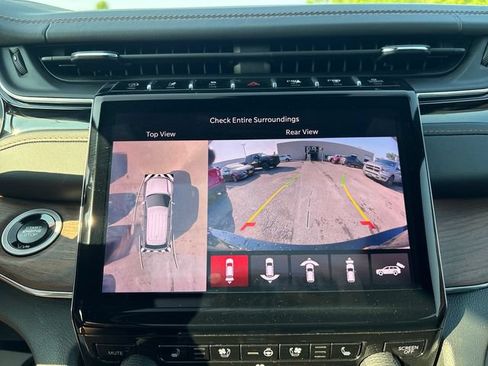 Used 2025 Jeep Grand Cherokee L Summit w/ Advanced Protech Group IV AWD/4WD image 17
