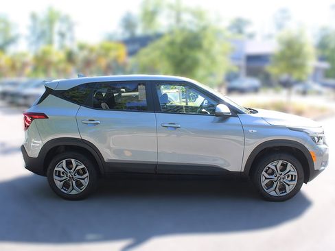 Certified 2026 Kia Seltos LX AWD/4WD image 13