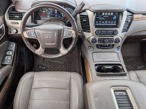 Used 2020 GMC Yukon Denali w/ Denali Premium Package RWD image 8