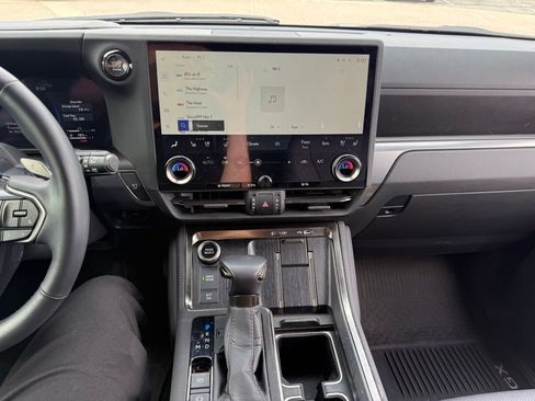 Used 2025 Lexus GX 550 w/ Cold Area Package AWD/4WD image 9