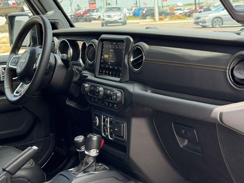 Used 2023 Jeep Gladiator Overland AWD/4WD image 20