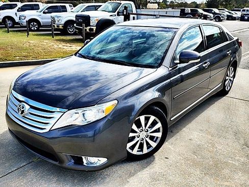Used 2011 Toyota Avalon Limited image 3