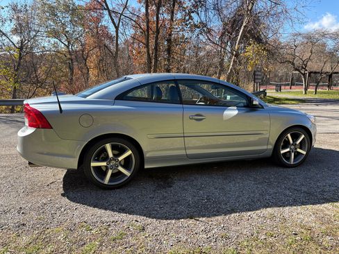 Used 2011 Volvo C70 T5 image 3