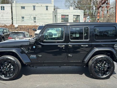 Certified 2025 Jeep Wrangler Sahara w/ Safety Group image 4