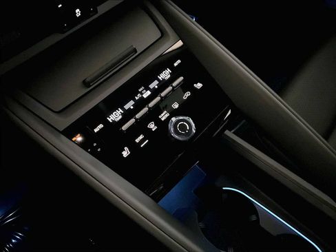 New 2025 Porsche Macan 4S Electric image 18