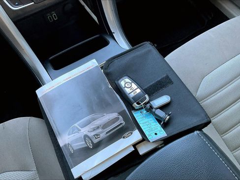 Used 2019 Ford Fusion SE image 14