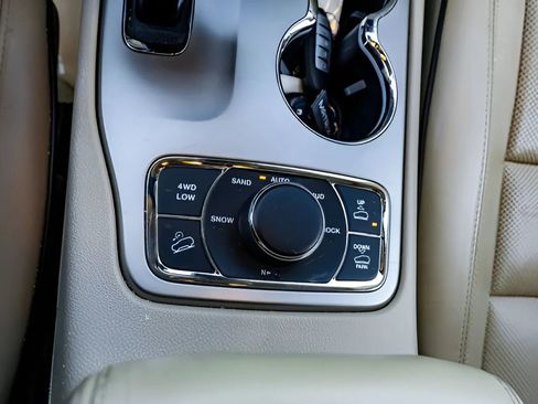Used 2014 Jeep Grand Cherokee Overland w/ Advanced Technology Group AWD/4WD image 31