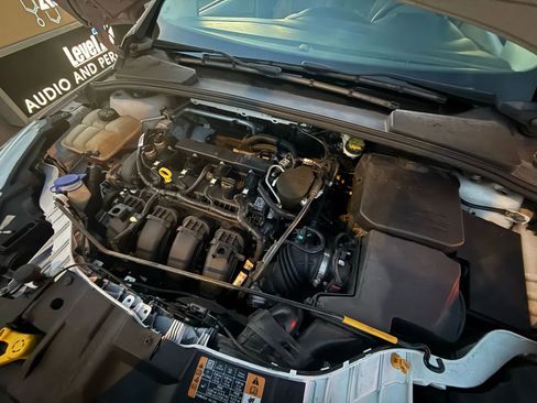 Used 2015 Ford Focus SE w/ Reverse Sensing Package image 11