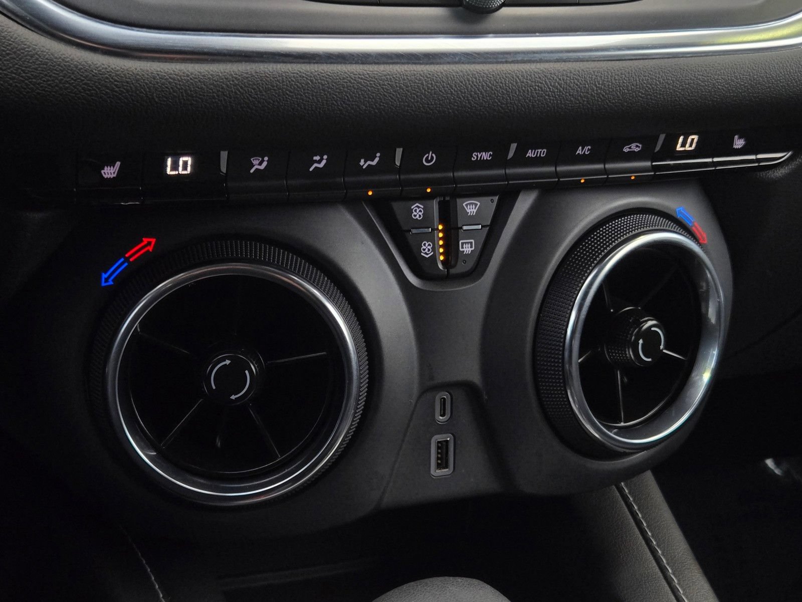 Used 2025 Chevrolet Blazer LT AWD/4WD image 18