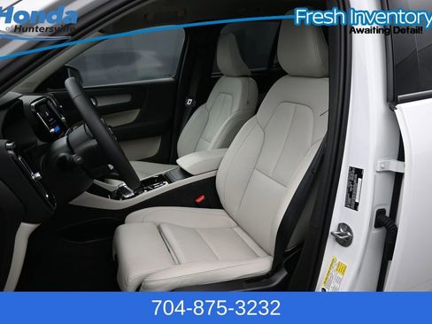 Used 2025 Volvo XC40 B5 Plus AWD/4WD image 20