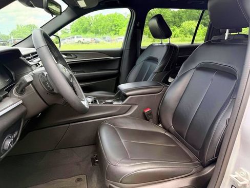 Used 2024 Jeep Grand Cherokee L Limited AWD/4WD image 19