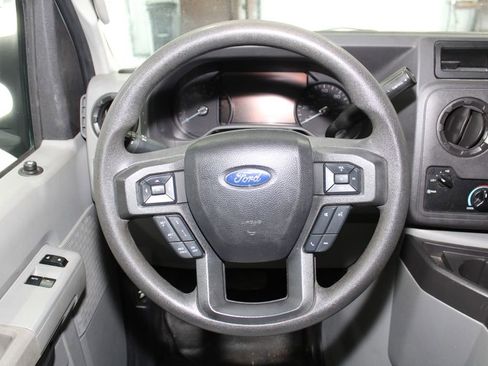 Used 2022 Ford E-450 and Econoline 450 Super Duty RWD image 8