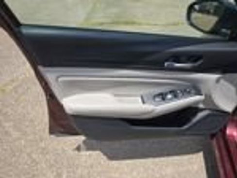 Used 2025 Nissan Altima 2.5 SV FWD image 29