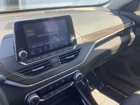 Used 2024 Nissan Altima 2.5 SV FWD image 17