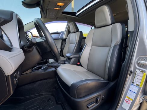 Used 2018 Toyota RAV4 Limited image 4