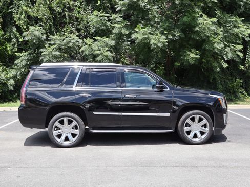 Used 2017 Cadillac Escalade Premium Luxury RWD image 8