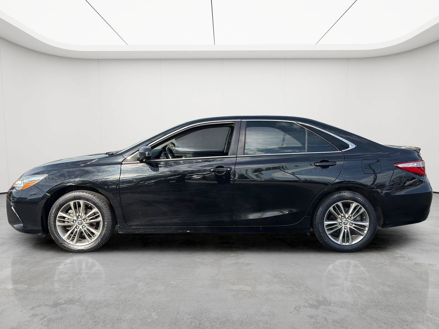 Used 2017 Toyota Camry SE FWD image 31