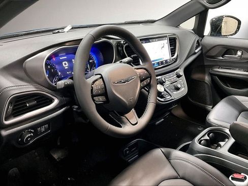 New 2026 Chrysler Pacifica Select w/ S Appearance Package image 8