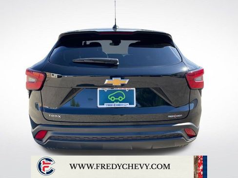 Used 2024 Chevrolet Trax LS FWD image 4