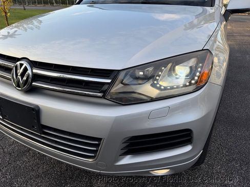 Used 2011 Volkswagen Touareg TDI image 18