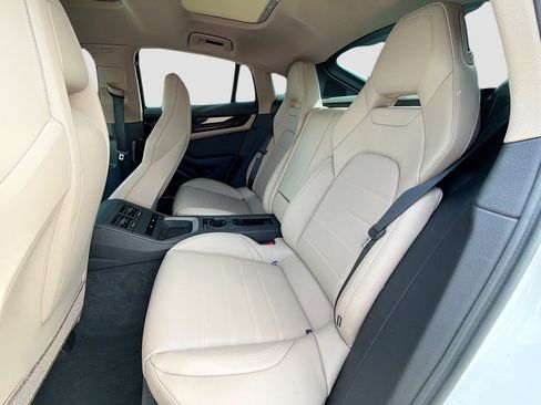 Used 2025 Porsche Panamera 4 image 21